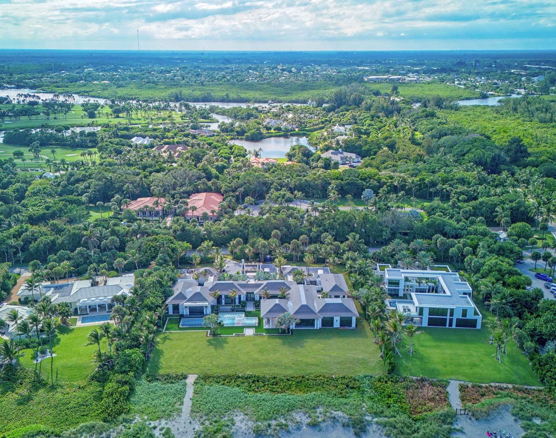 Luxe Builder Group chooses the right Jupiter Island Roofing Materials for your estate or oceanfront mansion in Florida.