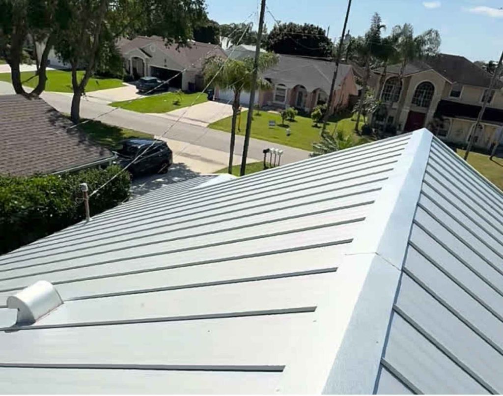 Metal vs. Tile Roofing for Tequesta Luxury Homes: Which Is Right for This Climate?